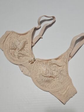 Wacoal Beige Lace Sheer Underwire Bra Size 38B